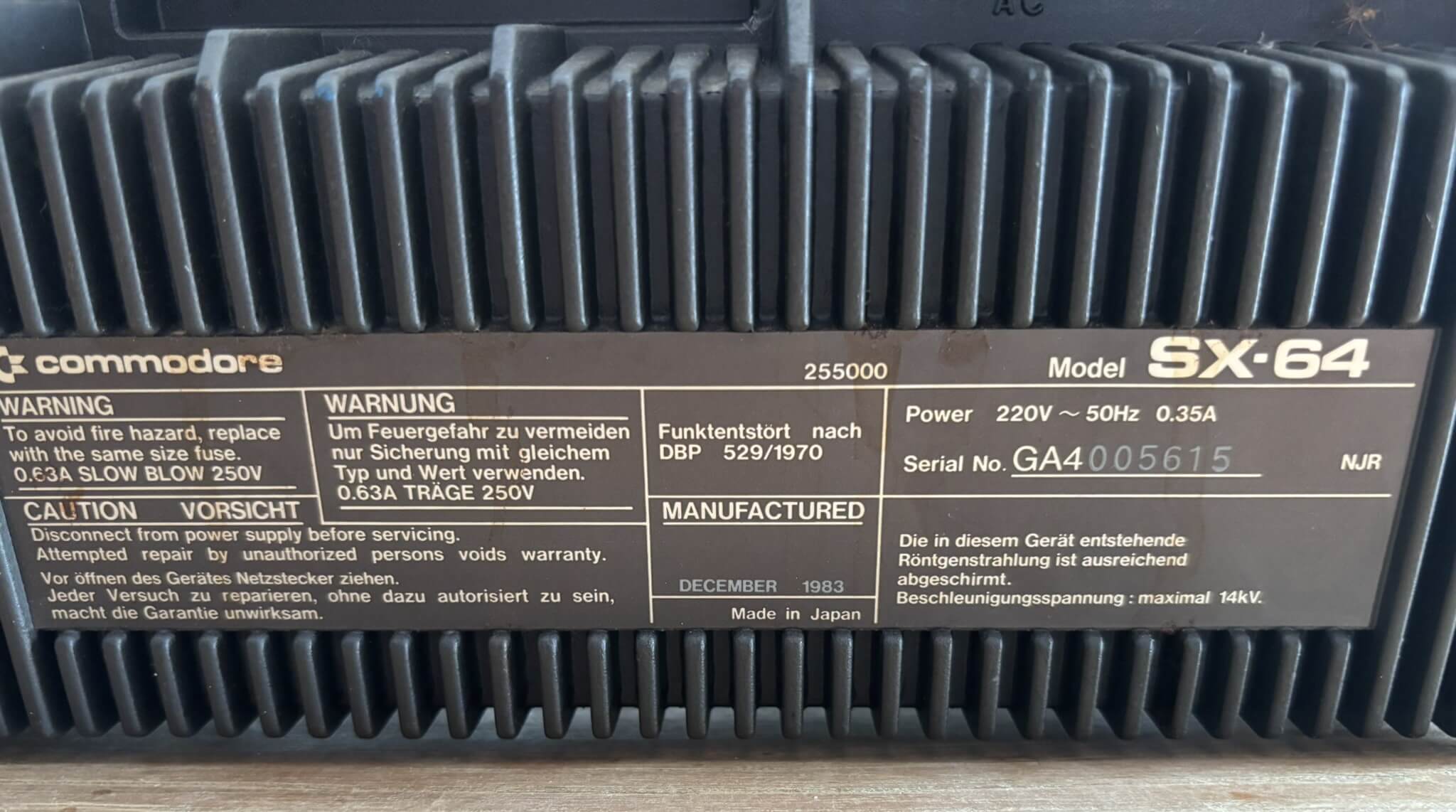 commodore 64 sx   back   serials